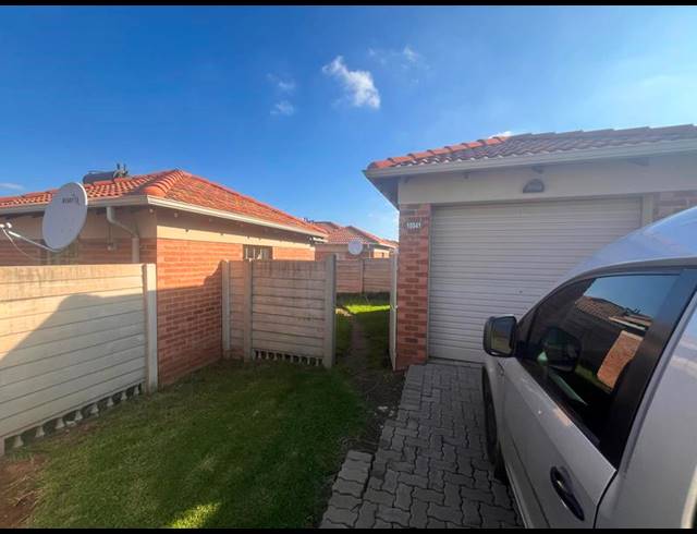 3 BEDROOM HOUSE FOR SALE IN THATCH HILL ESTATE